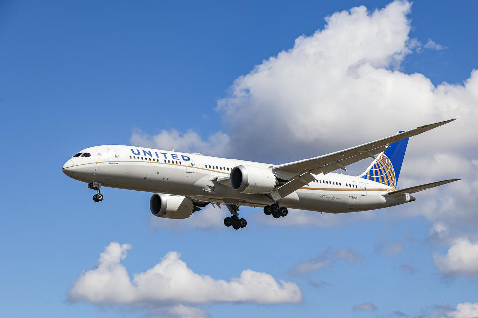 „United Airlines“ lėktuvas Boeing 787 Dreamliner leidžiasi Londono Hitrou oro uoste. B787 Dreamliner galinis numeris yra N29961. (Nik Oiko nuotrauka / SOPA Images / LightRocket per Getty Images)