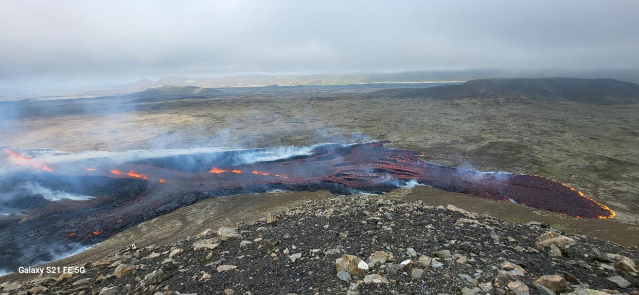 Lava fluyendo tras la erupción de un volcán en la provincia de Reykjanes (Islandia) en julio de este año 2023 | Civil Protection of Iceland/Handout Reuters