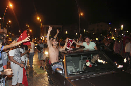 Supporters of Tukish President Tayyip Erdogan celebrate after troops involved in the coup surrendered, in the resort town of Marmaris, Turkey July 16, 2016. REUTERS/Kenan Gurbuz