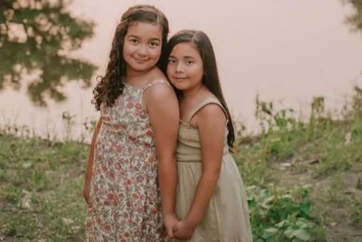 Sisters Daniela and Sofia Mendoza. (via GoFundMe)