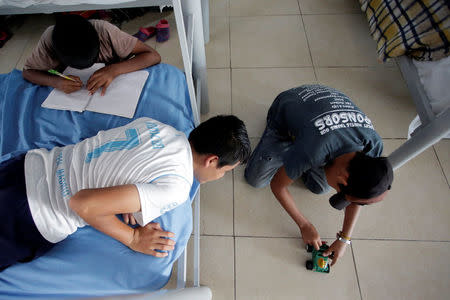 Migrant children from Honduras and Mexico play at the Senda de Vida migrant shelter in Reynosa, in Tamaulipas state, Mexico June 22, 2018. Picture taken June 22, 2018. REUTERS/Daniel Becerril