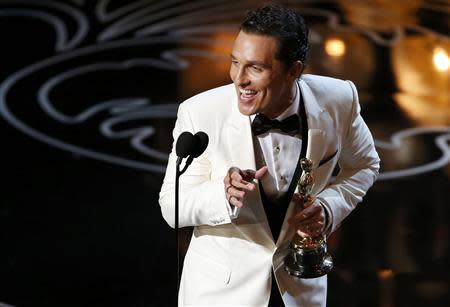 Matthew McConaughey accepts the Oscar for best actor for his role in "Dallas Buyers Club" at the 86th Academy Awards in Hollywood, California March 2, 2014. REUTERS/Lucy Nicholson