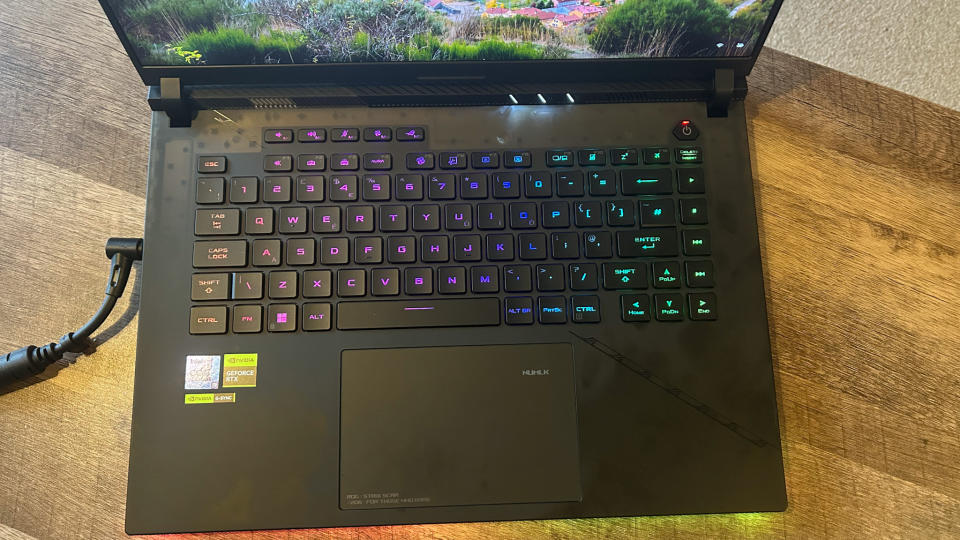 Asus ROG Strix Scar 16 keyboard and trackpad