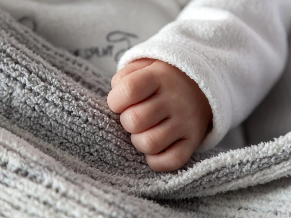 疾管署公布今年首例腸病毒重症個案，南部7個月大女嬰染「克沙奇A10型」一度住進加護病房。（示意圖：MotionElements）