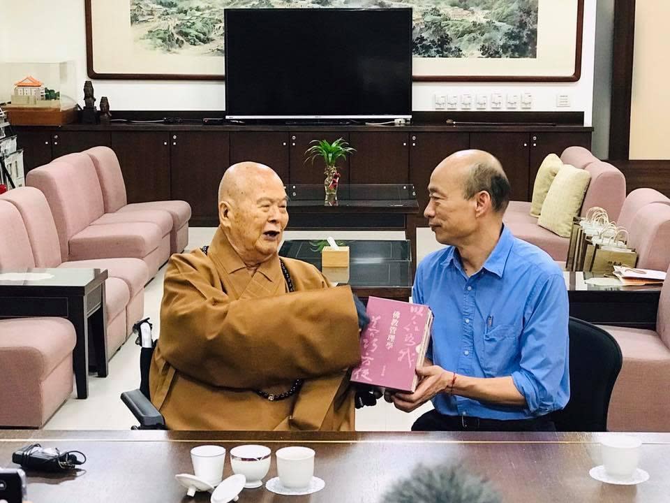 會晤日籍官員上演大遲到，韓國瑜臉書曝光原因。（翻攝韓國瑜臉書）