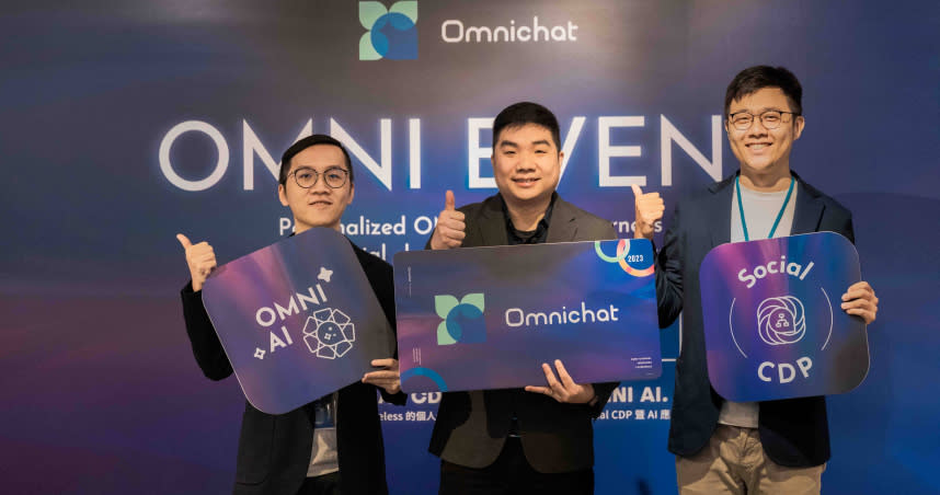 Omnichat 創辦人陳正達（中）與技術團隊，目標是成為亞太區MarTech（行銷科技）龍頭，並成為亞洲第一家估值達百億美金的SaaS（Software as a Service）軟體服務商。（圖／Omnichat 提供）