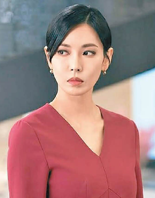 霸氣外露的金素妍出道27年，首次封「百想」視后。