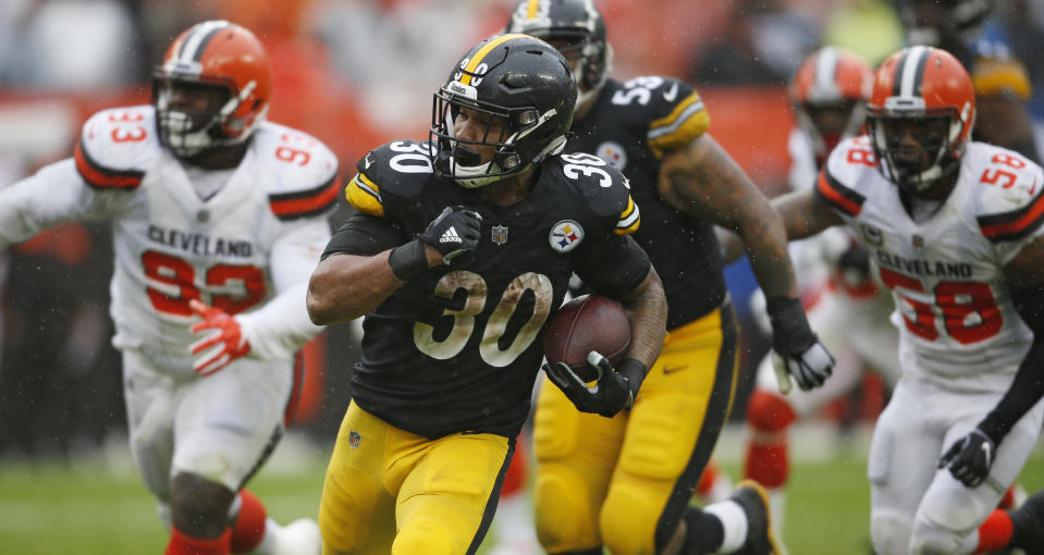 Pittsburgh Steelers running back James Conner (30) rushes for a 22-yard touchdown during the second half in Cleveland. (AP Photo/Ron Schwane)
