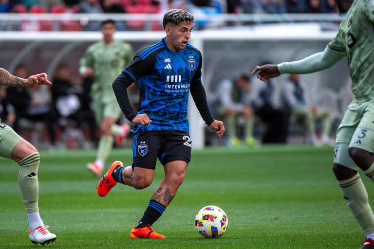 Hernán López Muñoz, con la 23 de San Jose Earthquakes, en un partido por la MLS