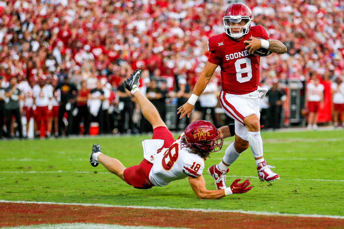 Dillon Gabriel supported by family during OU's win over SMU, Sports