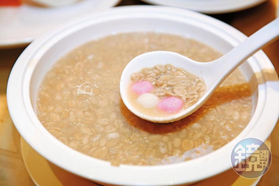 陳哲芳為了兒子大婚，親自試菜2次，還指名加入愛之味牛奶花生當甜湯。