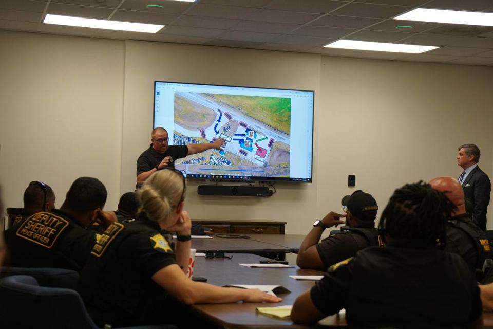 Law enforcement officers from the Richland County Sheriff’s Department, Columbia Police Department and Forest Acres Police Department listen to a briefing in advance of the Dept. of Correction’s Contraband Sting on Nov. 8, 2023. Ted Clifford