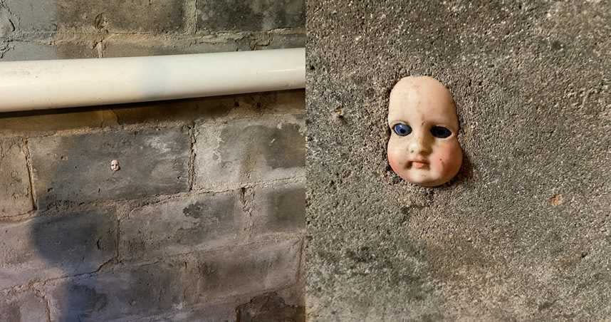 有網友透露姐姐新家的地下室牆壁上，出現一顆芭比娃娃的頭！（圖／翻攝推特＠missjellinsky）