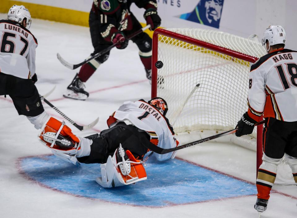 Anaheim Ducks goaltender Lukas Dostal (1) makes a stop during the third period of their exhibition game at Acrisure Arena in Palm Desert, Calif., Sunday, Oct. 1, 2023.