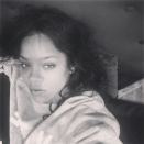 Esta imagen que Rihanna compartió con sus seguidores de Instagram también demuestra que la cantante de Barbados podría sobrevivir sin maquillaje. ¿Por qué no se dejará ver más al natural? (Foto: Instagram / @badgalriri).