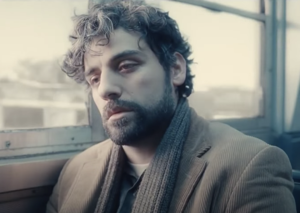 Isaac looks out the window of a subway sadly in inside llewyn davis