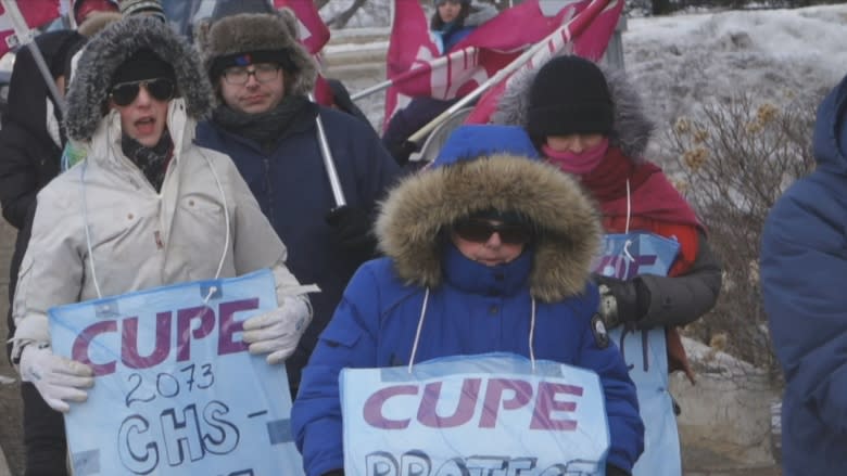 Deaf community under stress as Canadian Hearing Society strike continues