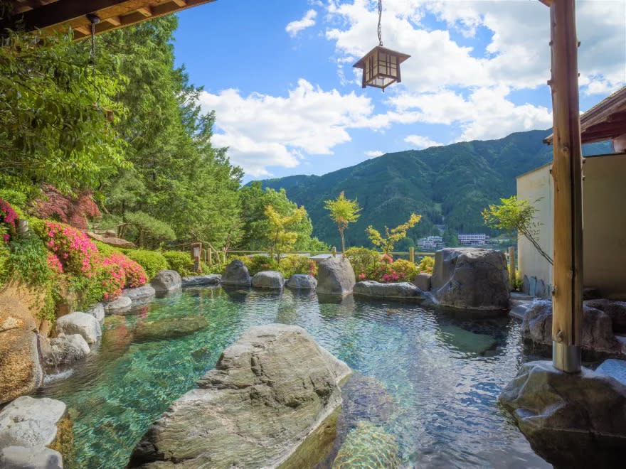 Yunoshimakan is one of the oldest ryokans in Japan. 