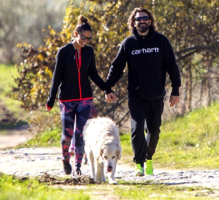 Lara Álvarez y Román Mosteiro pasean