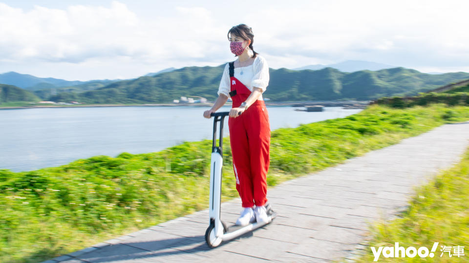 Segway Ninebot 電動滑板車 Air T15超好玩開箱！一秒折疊、隨心所欲拖著走！