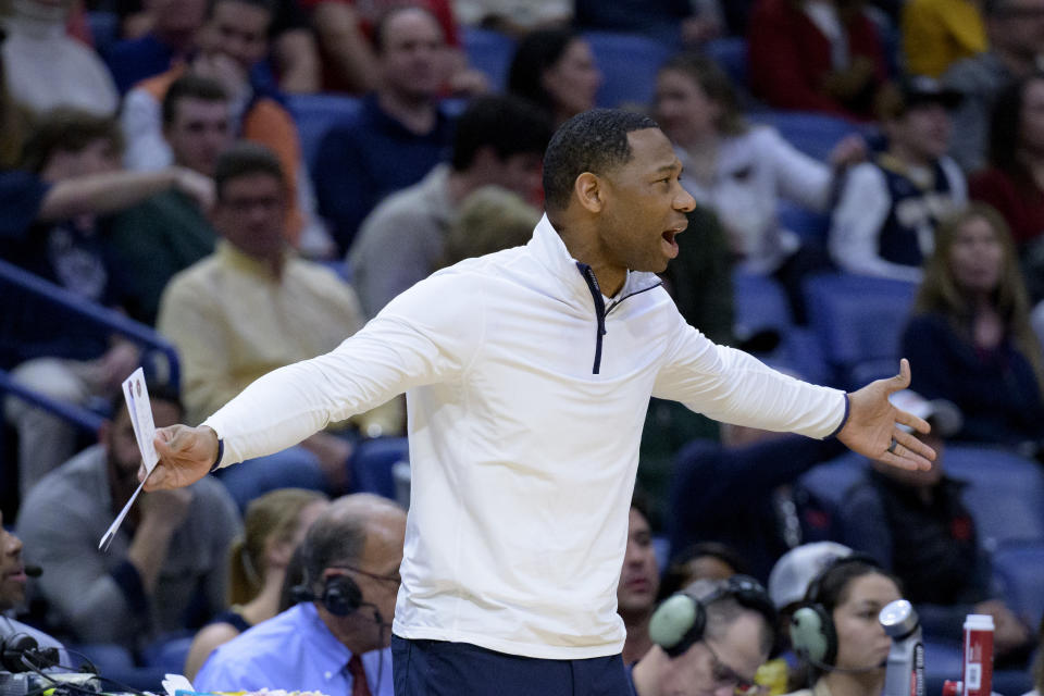 New Orleans Pelicans head coach Willie Green gestures during the first half of an NBA basketball game against the Washington Wizards in New Orleans, Saturday, Jan. 28, 2023. (AP Photo/Matthew Hinton)