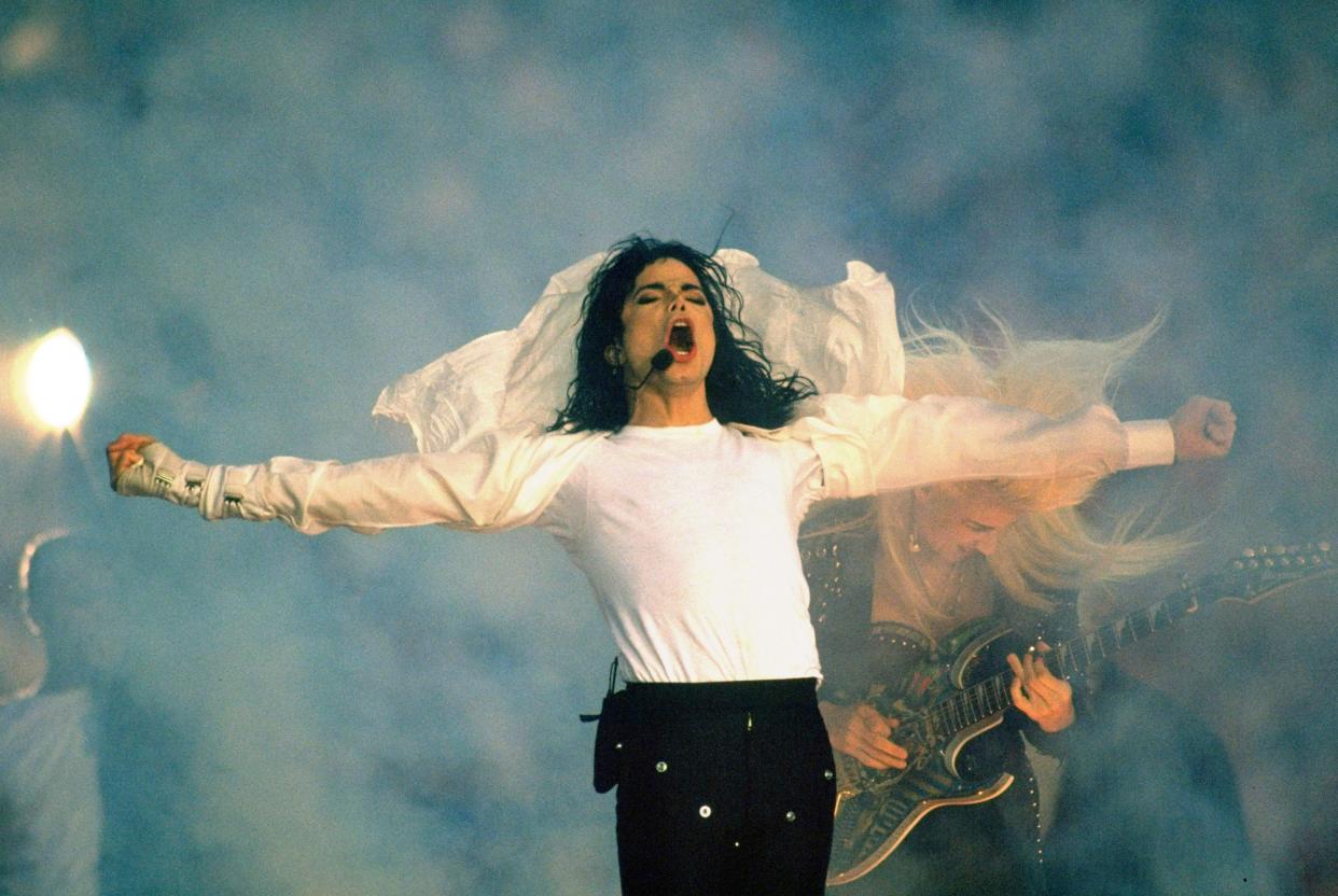 Football: Super Bowl XXVII: Celebrity musician Michael Jackson performs halftime show during Dallas Cowboys vs Buffalo Bills. Pasadena, CA 1/31/1993 CREDIT: Damian Strohmeyer (Photo by Damian Strohmeyer /Sports Illustrated via Getty Images) (Set Number: X43853 )