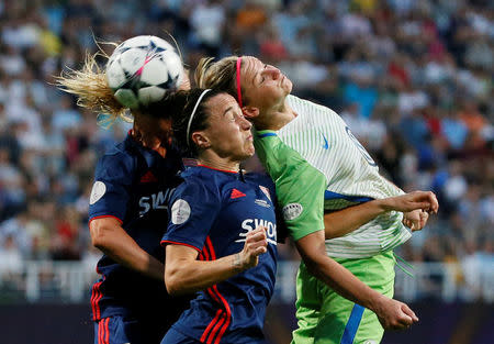 Soccer Football - Women's Champions League Final - Olympique Lyonnais vs VfL Wolfsburg - Valeriy Lobanovskyi Stadium, Kiev, Ukraine - May 24, 2018 Lyon’s Lucy Bronze in action with Wolfsburg’s Alexandra Popp REUTERS/Gleb Garanich