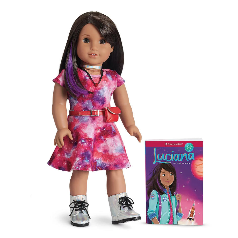 <p>La muñeca mide 46 centímetros, tiene el pelo castaño y cuesta 115 dólares en la tienda <em>online</em> de American Girl. (Foto: American Girl). </p>