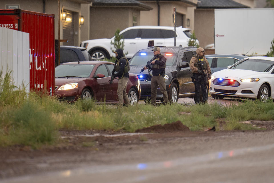 FBI agents raid the home of Sam Bateman in Colorado City, Ariz., on Tuesday, Sept. 13, 2022.(Trent Nelson/The Salt Lake Tribune via AP)