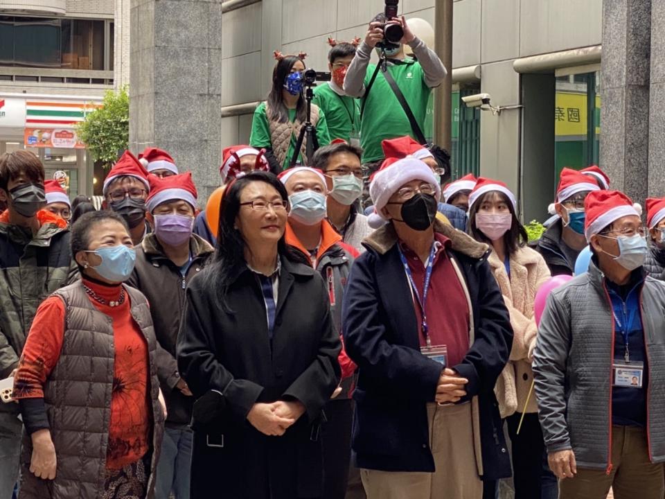 宏達電董事長王雪紅與威盛董事長陳文琦一同出席旗下公司聖誕市集活動。圖 / 張家豪攝影。