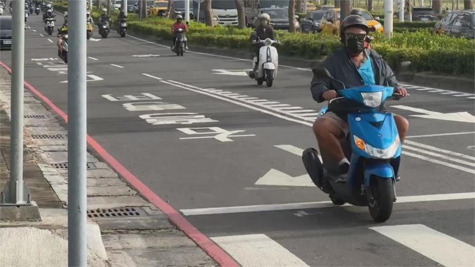 騎士散發酒味拒絕酒測　警以肉身擋車空手抓人