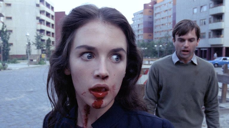 Isabelle Adjani y Sam Neill en Una mujer poseída