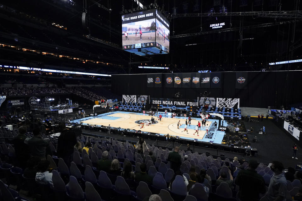 Baylor and Houston warmup before a men's Final Four NCAA college basketball tournament semifinal game, Saturday, April 3, 2021, at Lucas Oil Stadium in Indianapolis. (AP Photo/Darron Cummings)