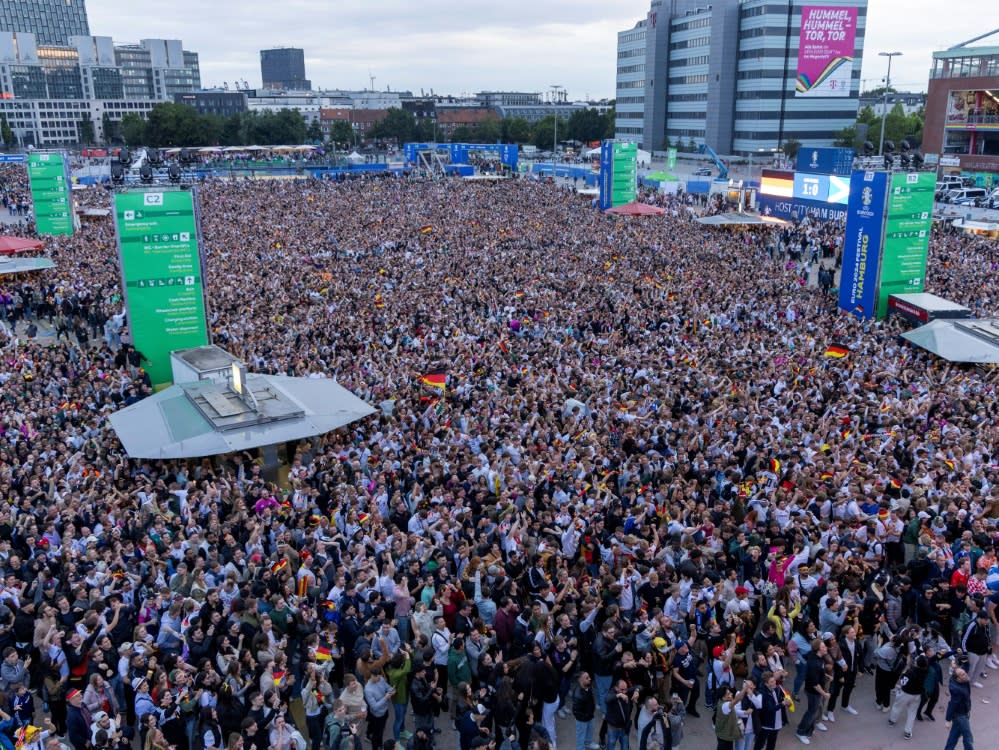 Public Viewing auf dem Heiligengeistfeld