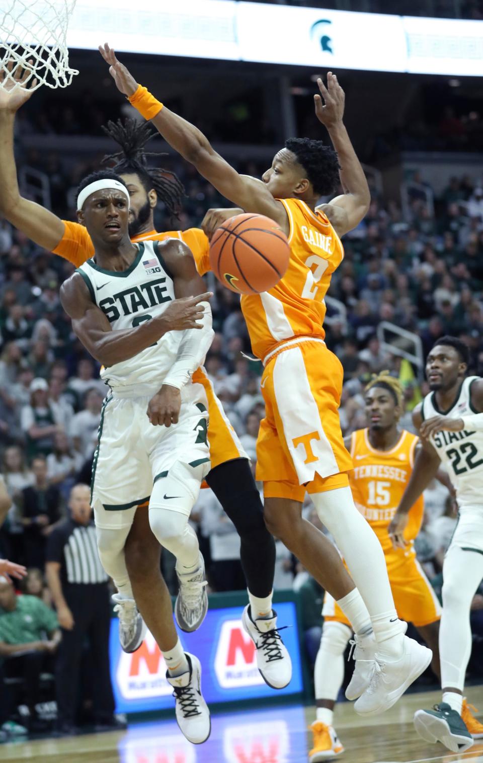 Michigan State Spartans guard Tyson Walker (2) passes against Tennessee Volunteers guard Jordan Gainey (2) during second-half action at Breslin Center in East Lansing on Sunday, Oct. 29, 2023.