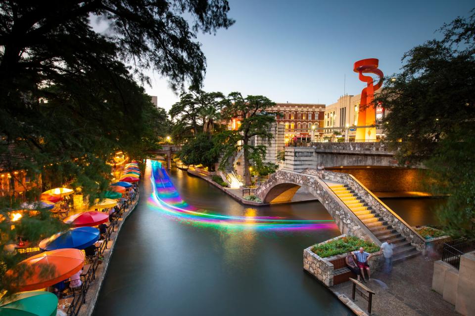 One of the most popular tourist attractions in Texas, the River Walk beautified and preserved the San Antonio River, creating a linear park below street level with bridges, sidewalks and thousands of plants.