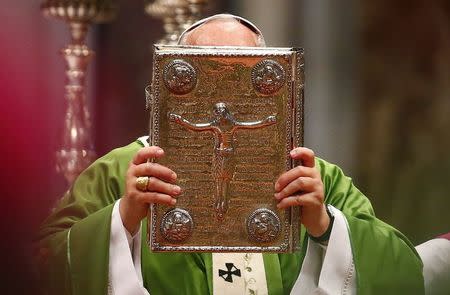 Pope Francis celebrates a mass to mark the opening of the synod on the family in Saint Peter's Square at the Vatican October 5, 2014. REUTERS/Tony Gentile