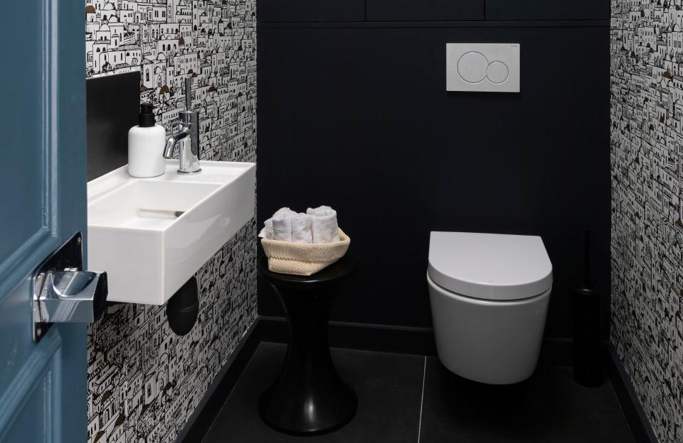 Toutes nos astuces pour optimiser le rangement dans ses toilettes