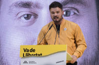 El portavoz de ERC en el Congreso, Gabriel Rufián, posee al 50% una vivienda familiar. Asimismo, declara tener pendiente de pago dos préstamos hipotecarios de 200.000 y 80.000 euros. (Foto: Paco Freire / SOPA Images / LightRocket / Getty Images).