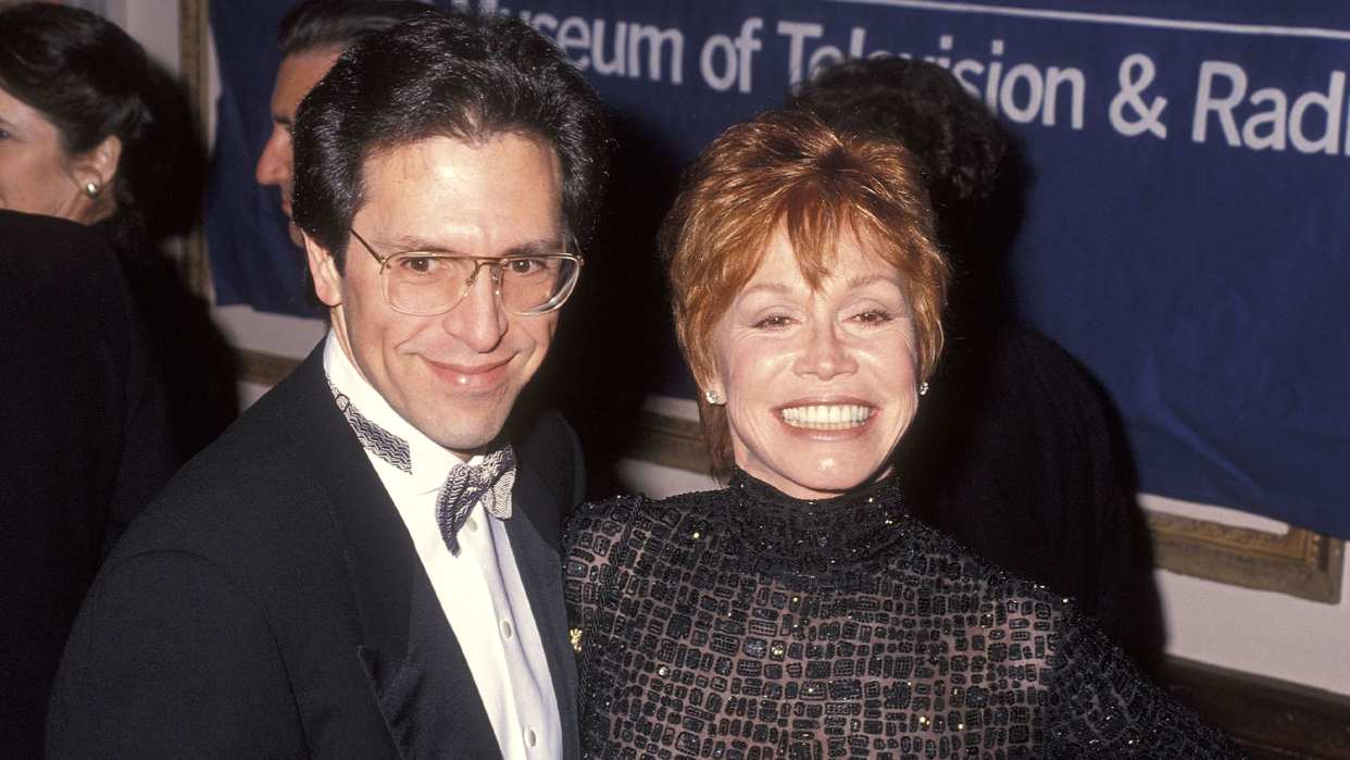 Dr. Robert Levine and Moore at a Museum of Television & Radio event. (Photo: Getty Images)