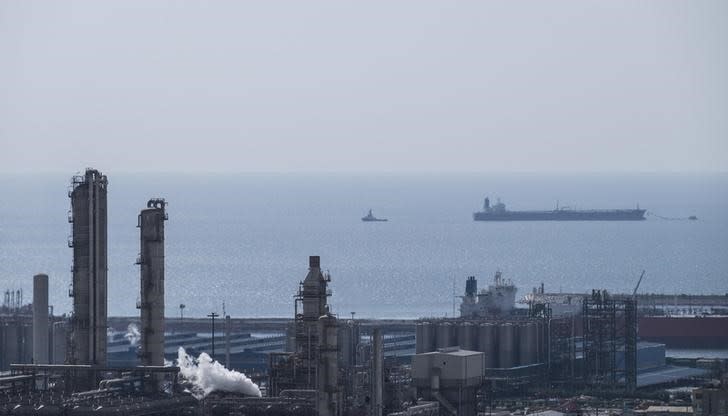 A general view shows a unit of South Pars Gas field in Asalouyeh Seaport, north of Persian Gulf, Iran November 19, 2015. REUTERS/Raheb Homavandi/TIMA/Files