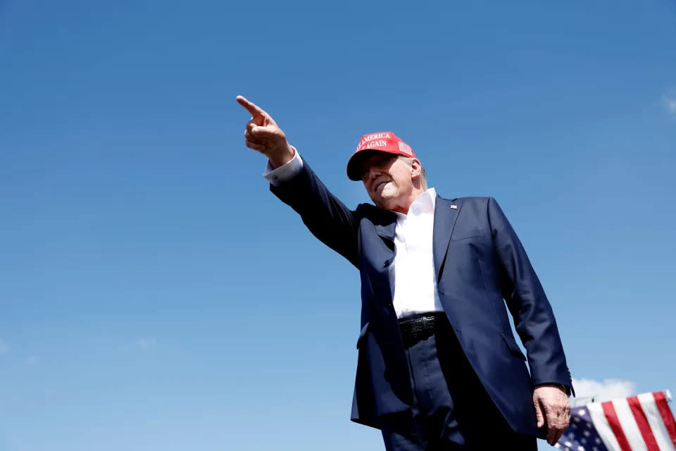 El candidato presidencial republicano Donald Trump llegando a un mitin en Greenbrier Farms, el 28 de junio de 2024 en Chesapeake, Virginia.