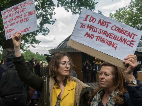 Conspiracy theorists at Hyde Park Corner on 16 May 2020 in London (Getty)