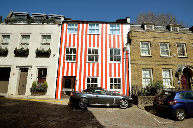 Woman told she can keep 'candy' stripes on Kensington house