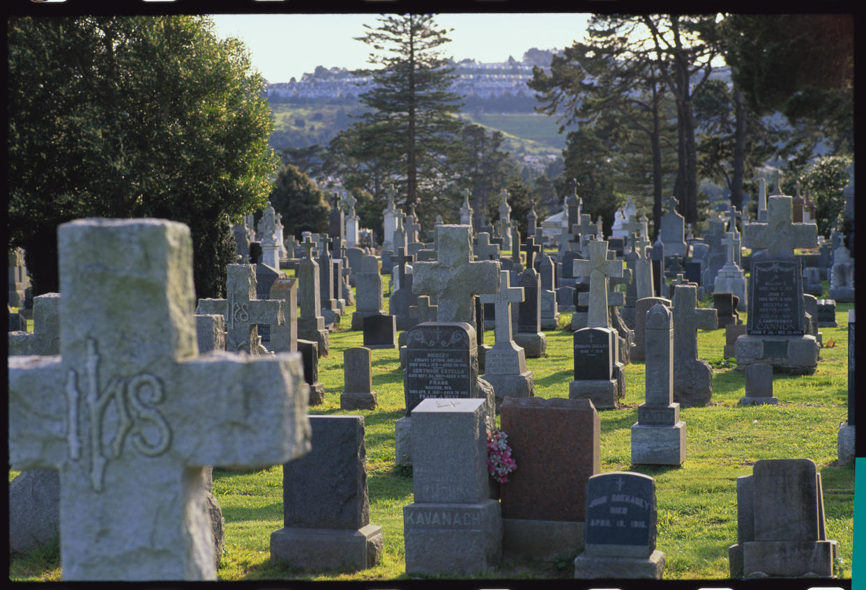 El cementerio griego de Colma, uno de los 17 que existen en el pequeño pueblo (Photo by David Butow/Corbis via Getty Images)