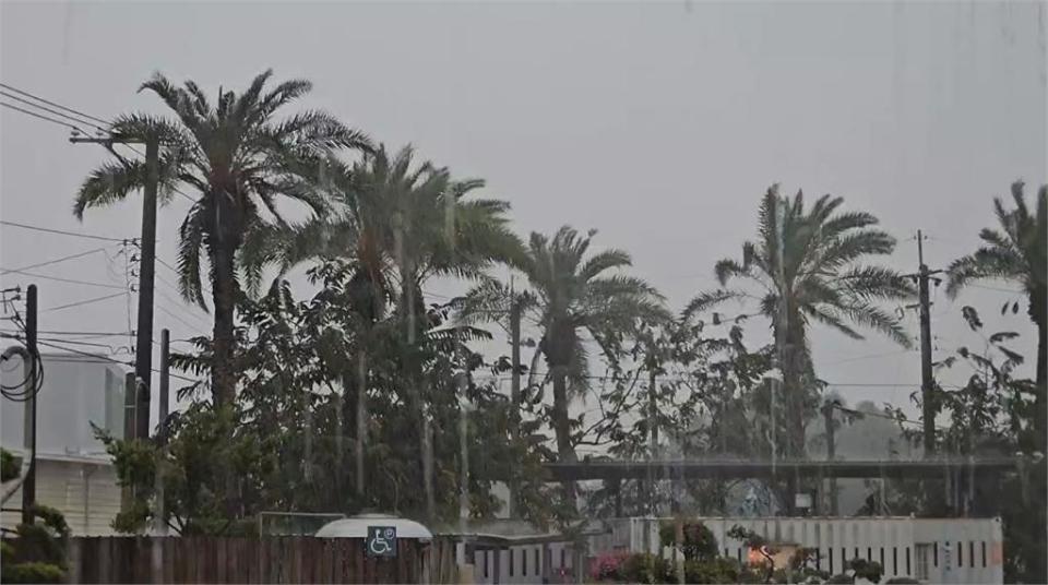 快新聞／雨彈升級！7縣市豪大雨特報　台南六甲暴雨畫面曝光