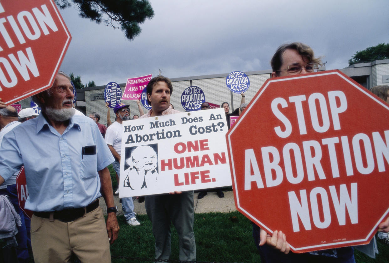 Members of the extreme anti-abortion groups Operation Rescue protest outside a clinic in Little Rock.&nbsp; (Photo: Gregory Smith via Getty Images)