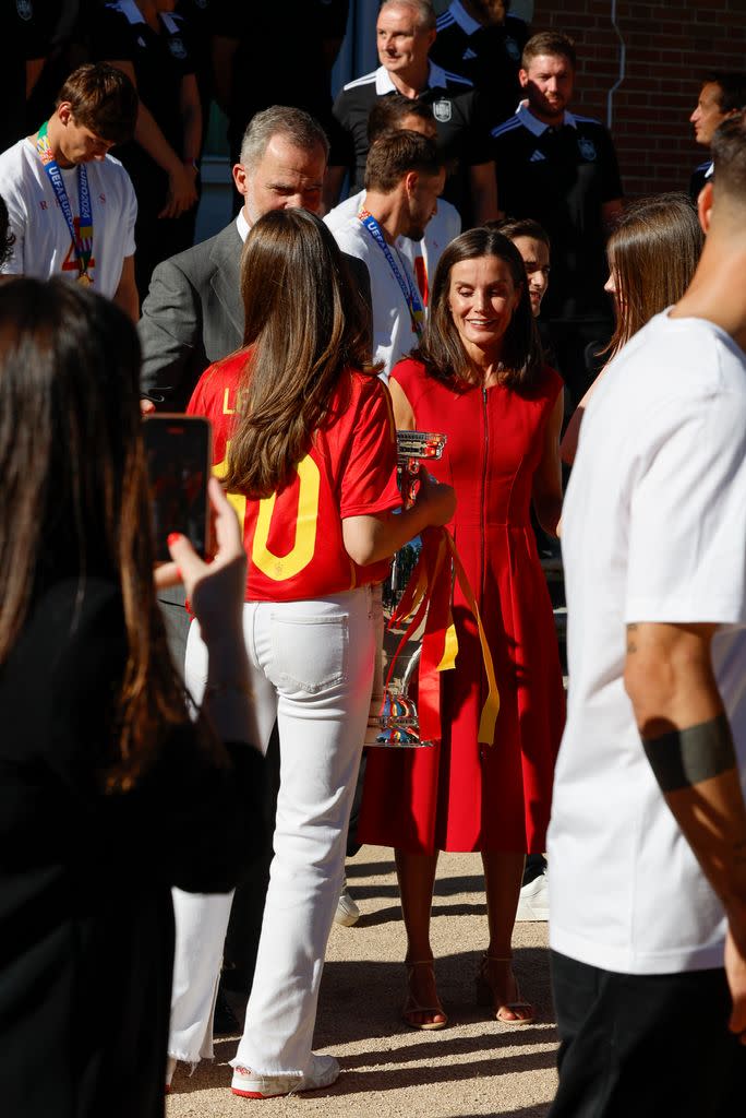 Reina Letizia Princesa Leonor Infanta Sofía selección fútbol España