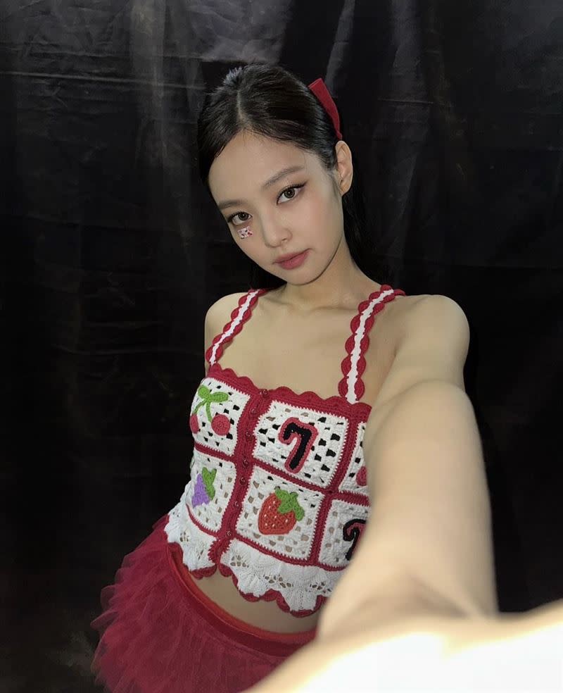 Jennie在訪談中首次回應外界批評她划水。（圖／翻攝自Jennie IG）