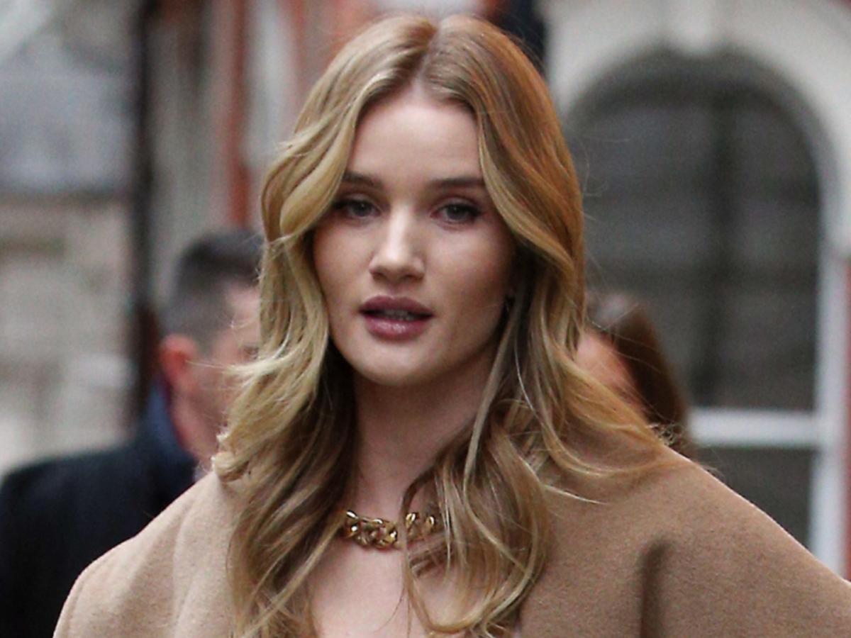 Rosie Huntington-Whiteley loves this £12.99 Zara top so much, she